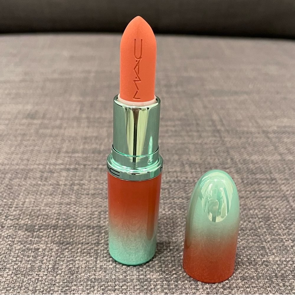 NWT MAC COSMETICS Limited Edition Macximal Matte Lipstick - VELVET TEDDY